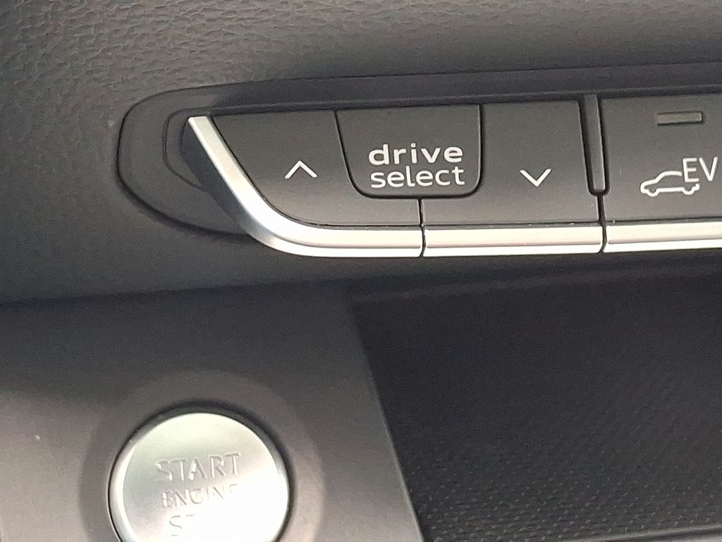 Thumbnail: 2021 Audi Q5 - 25