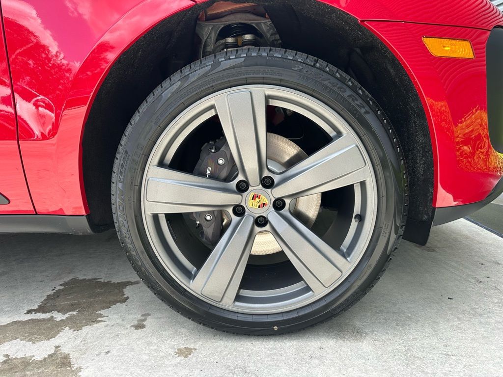 Thumbnail: 2026 Porsche Macan - 16