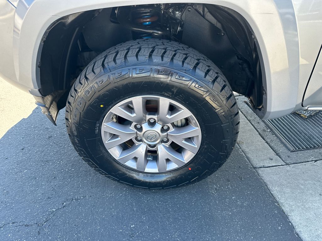 2019 Toyota Tacoma SR5 3