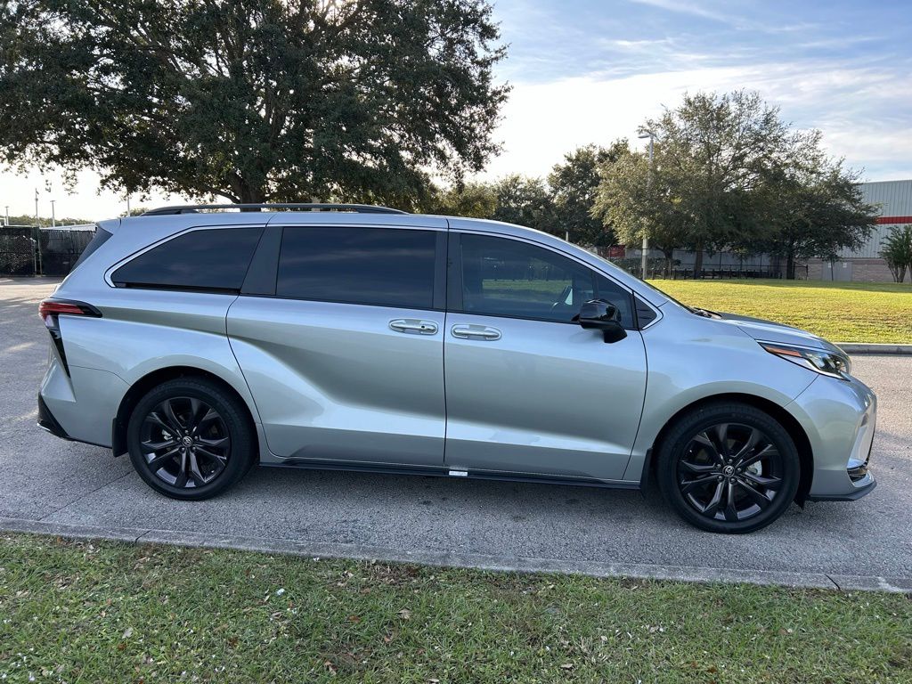 Thumbnail: 2024 Toyota Sienna - 6
