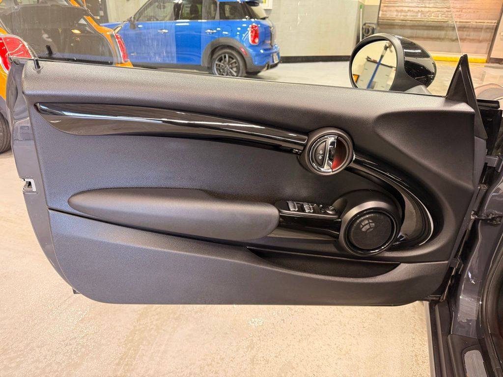 Thumbnail: 2017 MINI Cooper - 6