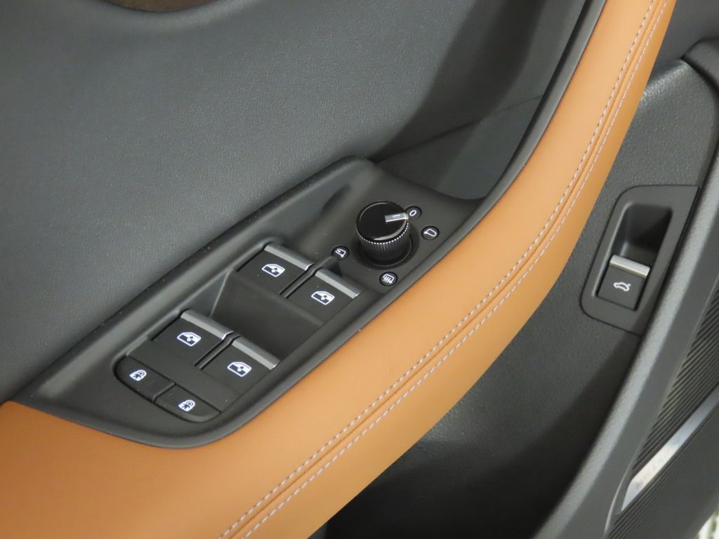 Thumbnail: 2026 Audi Q8 - 31