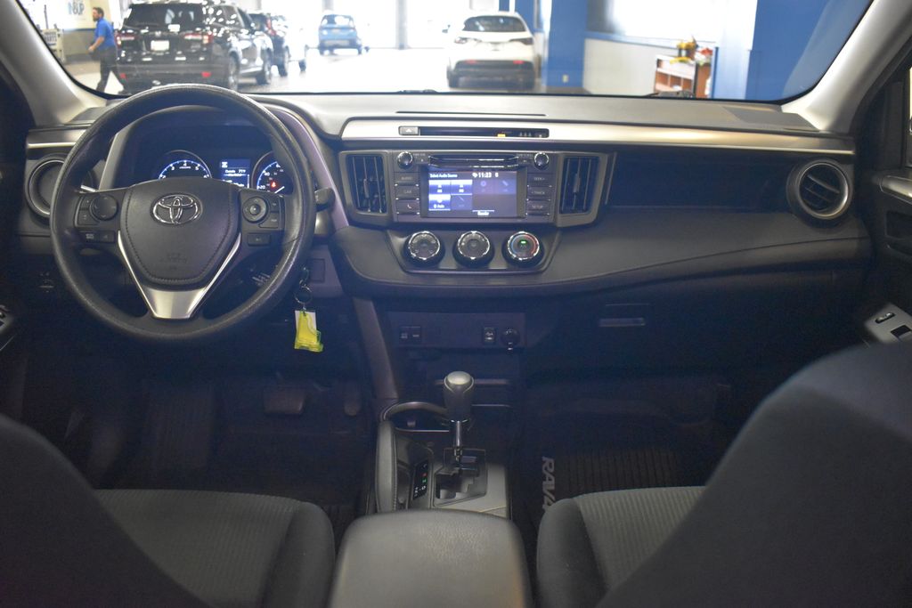 Thumbnail: 2018 Toyota RAV4 - 16