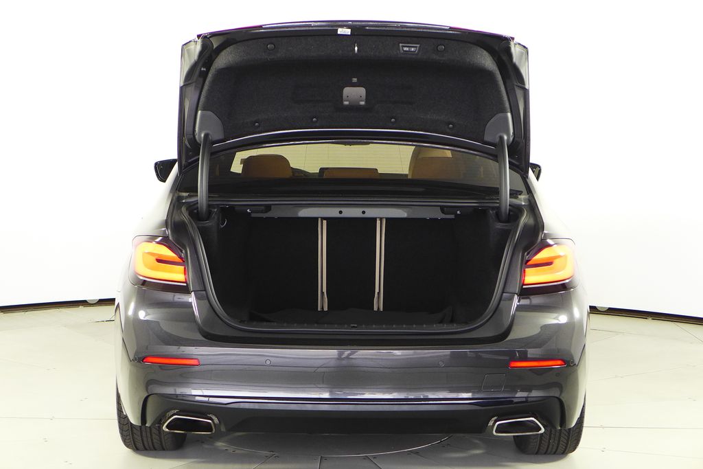 Thumbnail: 2023 BMW 5 Series - 10