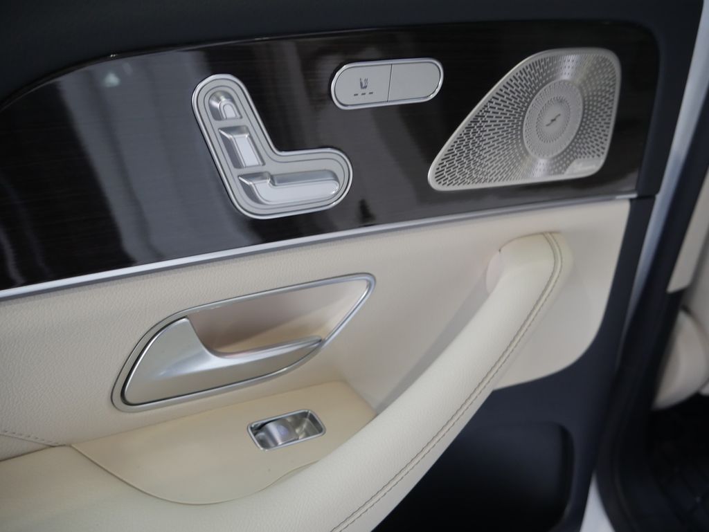Thumbnail: 2026 Mercedes-Benz GLS - 21