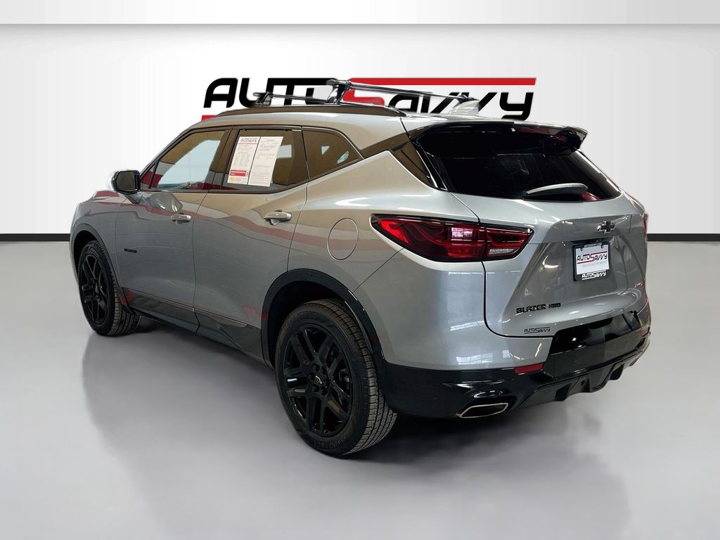 View vehicle photo 5