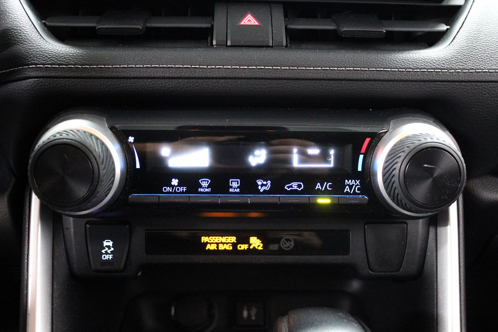 Thumbnail: 2019 Toyota RAV4 - 14