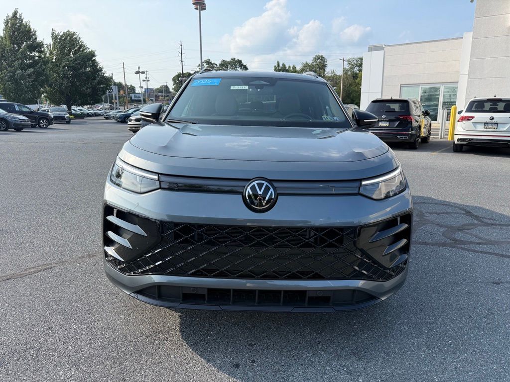 2025 Volkswagen Tiguan 2.0T SE R-Line Black Gray at Sutliff Volkswagen