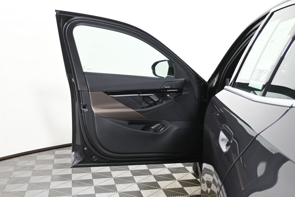 Thumbnail: 2026 BMW 5 Series - 28