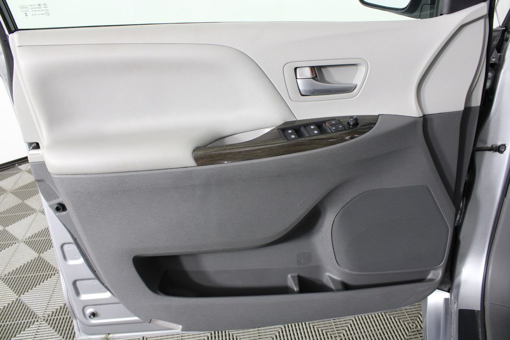 Used 2018 Toyota Sienna for sale in 