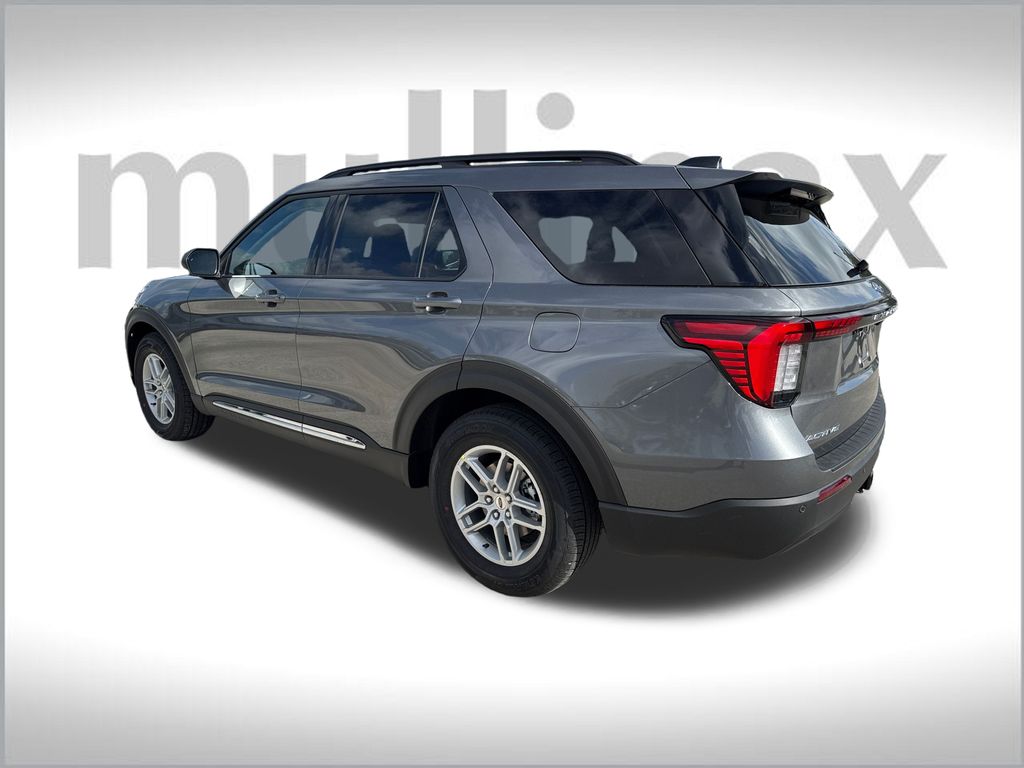 2025 Ford Explorer photo 3