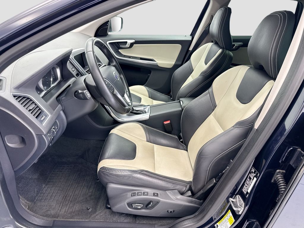 Thumbnail: 2017 Volvo XC60 - 18