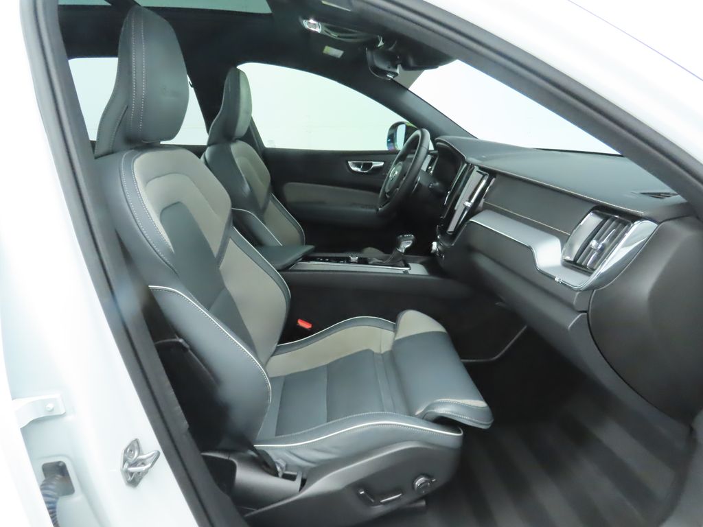 Thumbnail: 2020 Volvo XC60 - 21