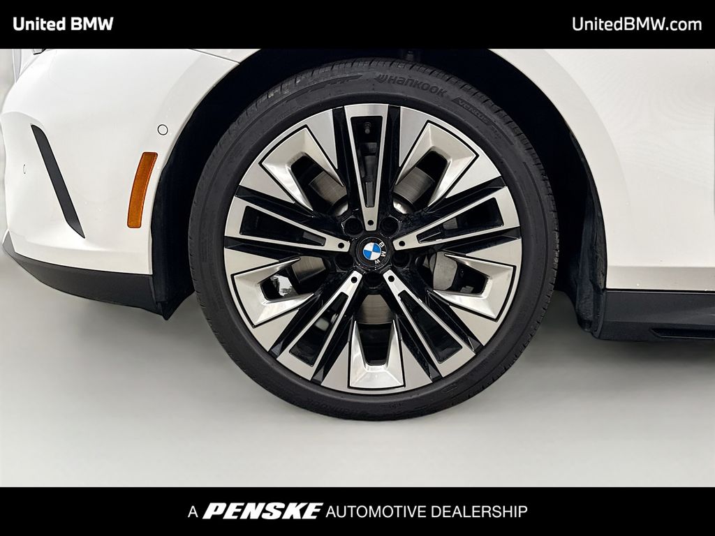 Thumbnail: 2026 BMW 5 Series - 2