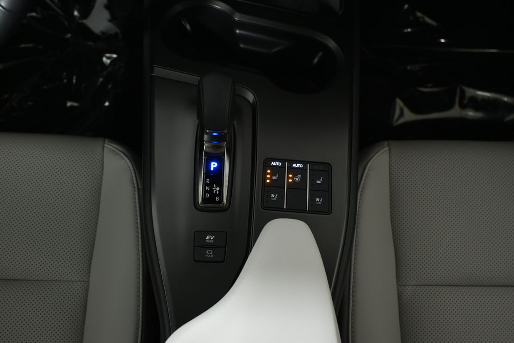 Thumbnail: 2025 Lexus UX - 23