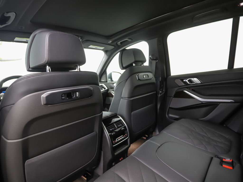 Thumbnail: 2026 BMW X5 - 21