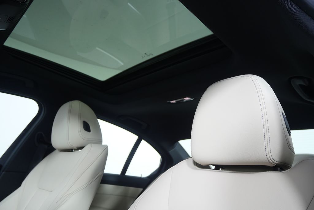 Thumbnail: 2026 BMW 3 Series - 13