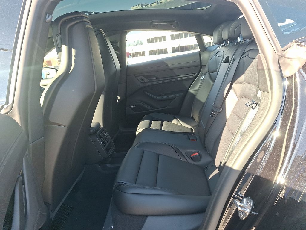 Thumbnail: 2026 Porsche Taycan - 12