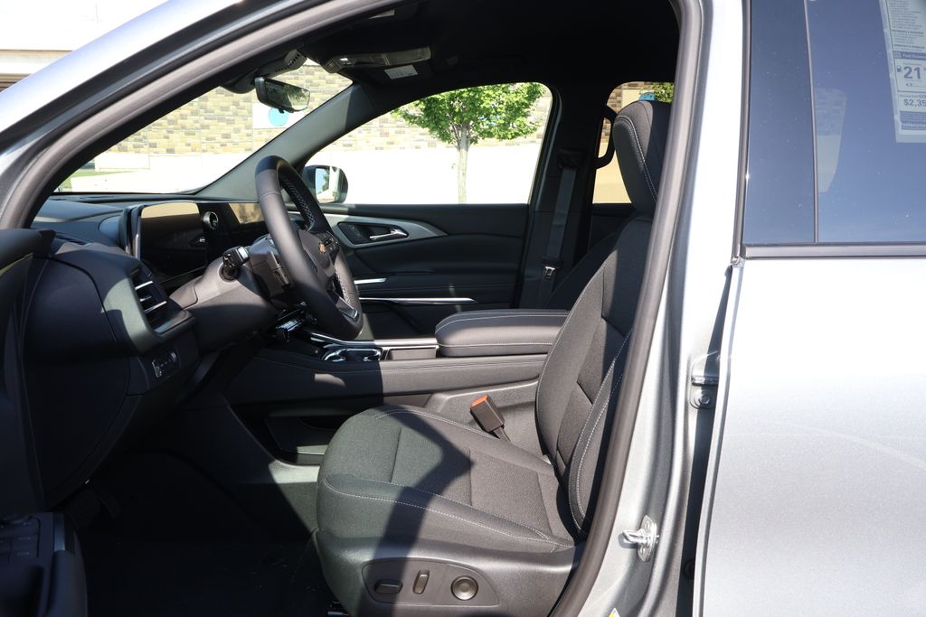 Thumbnail: 2026 Chevrolet Traverse - 14