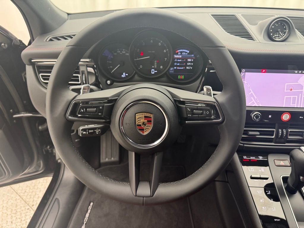 Thumbnail: 2025 Porsche Macan - 6