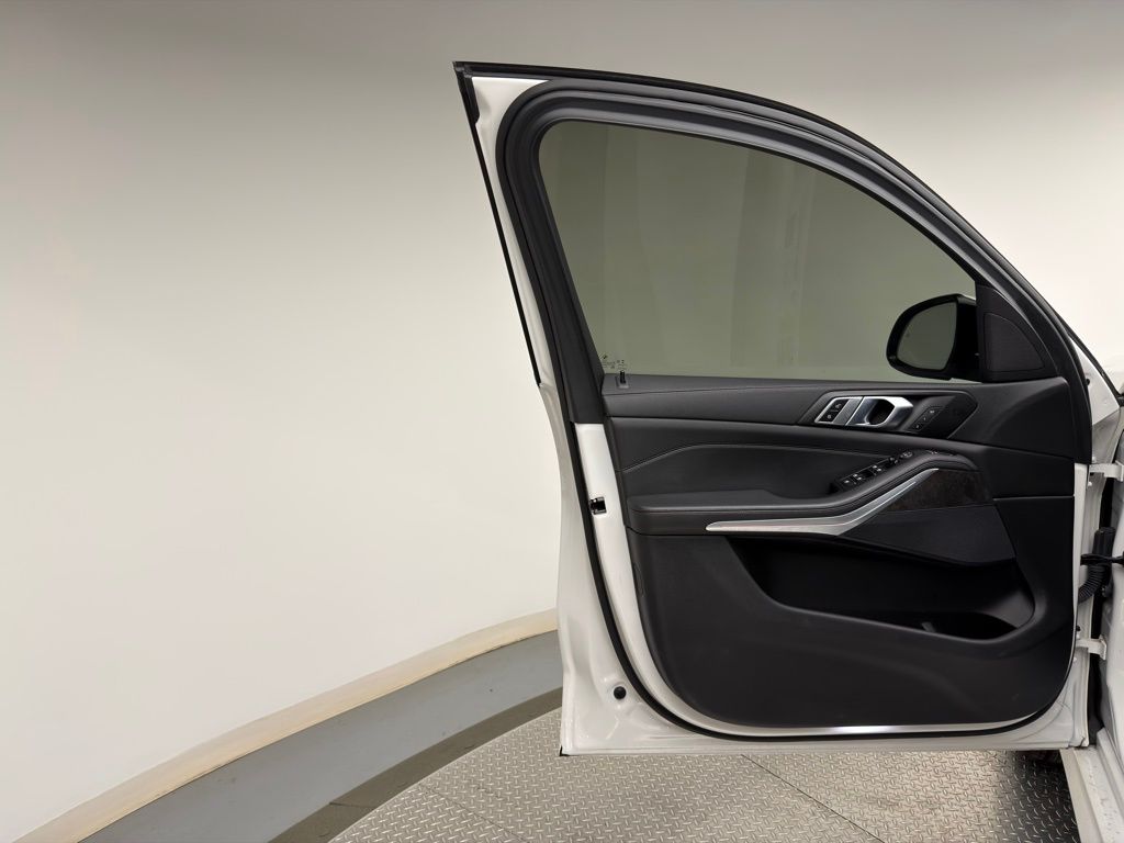 Thumbnail: 2022 BMW X5 - 8