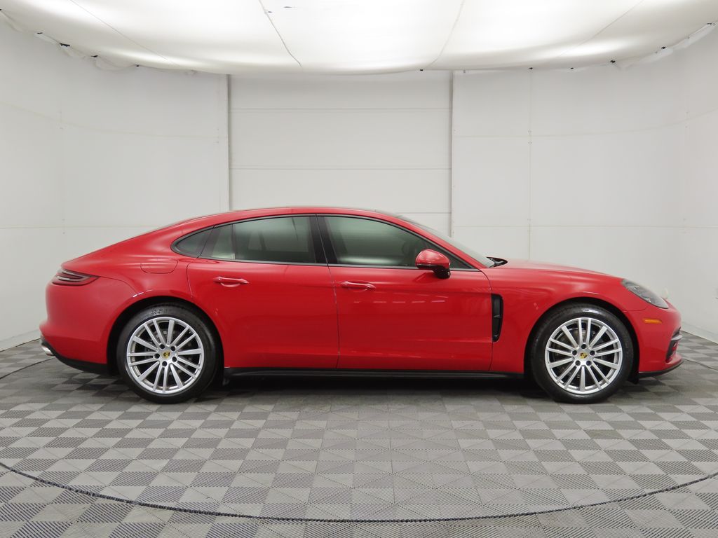 Thumbnail: 2017 Porsche Panamera - 4