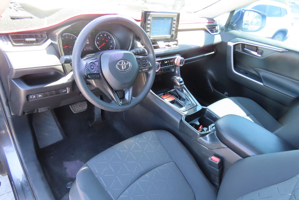 Thumbnail: 2021 Toyota RAV4 - 9