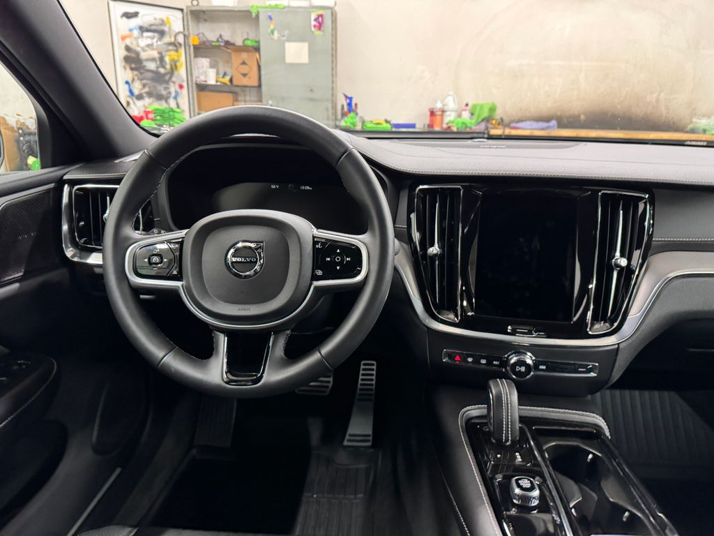 2022 Volvo S60 Recharge Plug-In Hybrid T8 R-Design