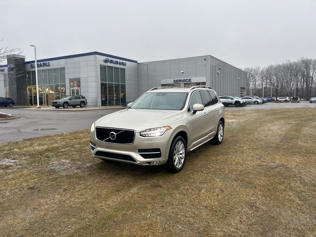 2017 Volvo XC90 T6 Momentum AWD