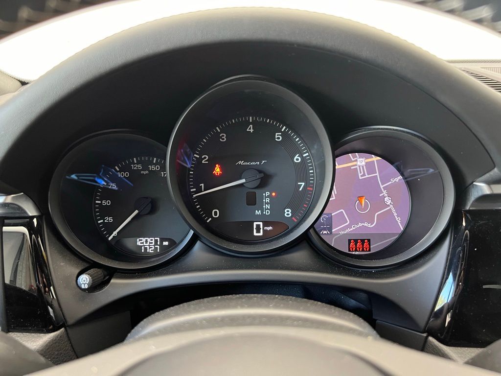 Thumbnail: 2023 Porsche Macan - 10