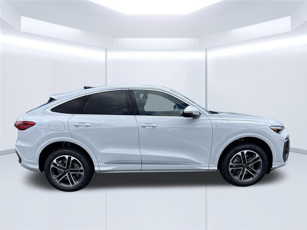 Thumbnail: 2026 Audi Q5 - 6