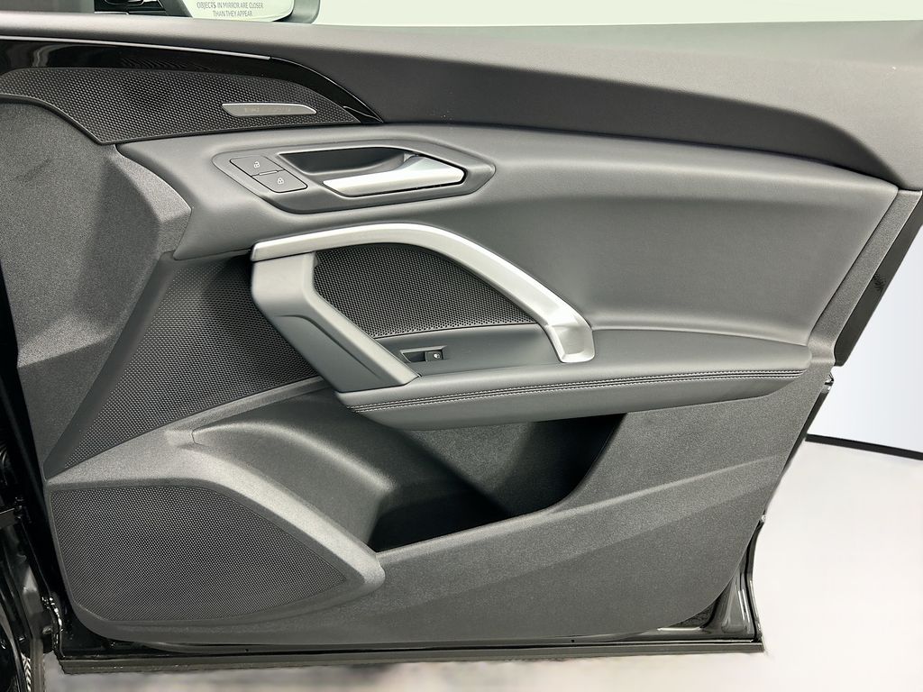 Thumbnail: 2025 Audi Q5 - 24