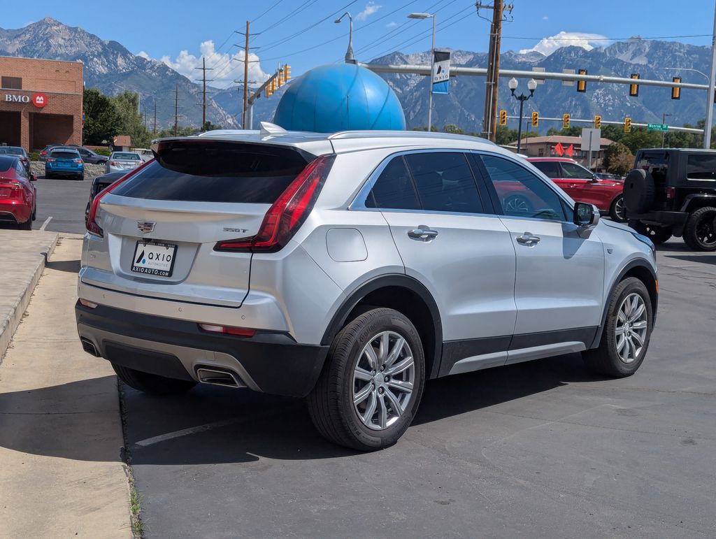 2022 Cadillac XT4 Premium Luxury 4