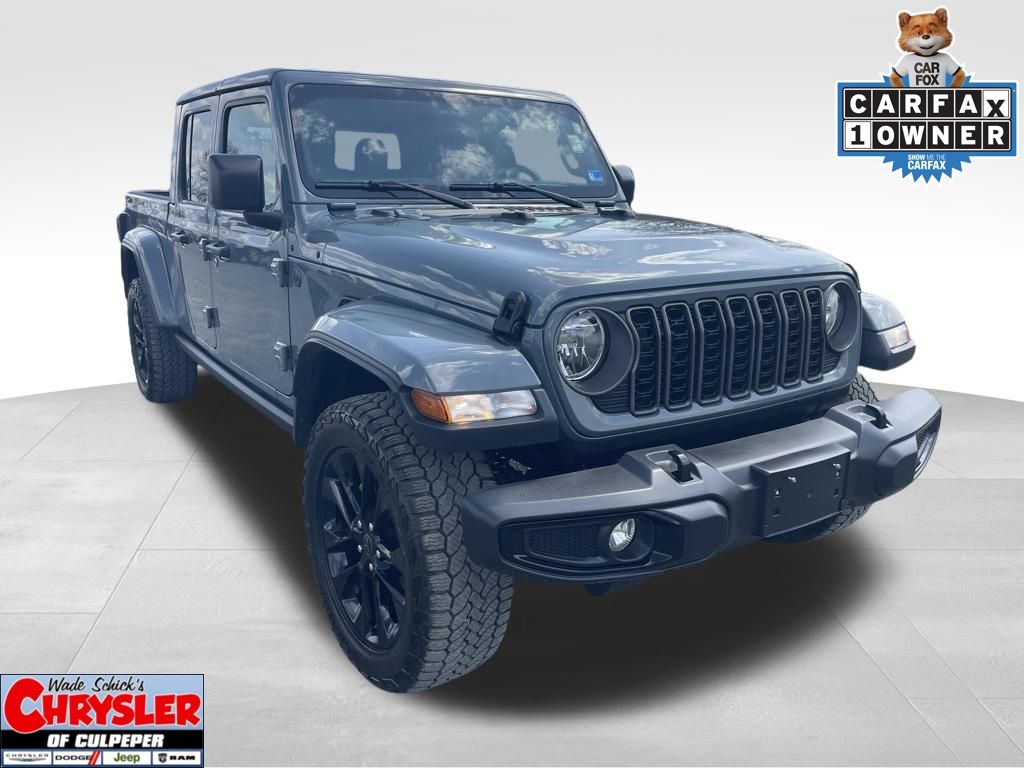 Anvil Clearcoat 2025 Jeep Gladiator NightHawk Crew Cab 4WD Pickup Truck Four-Wheel Drive 8-Speed Automatic
