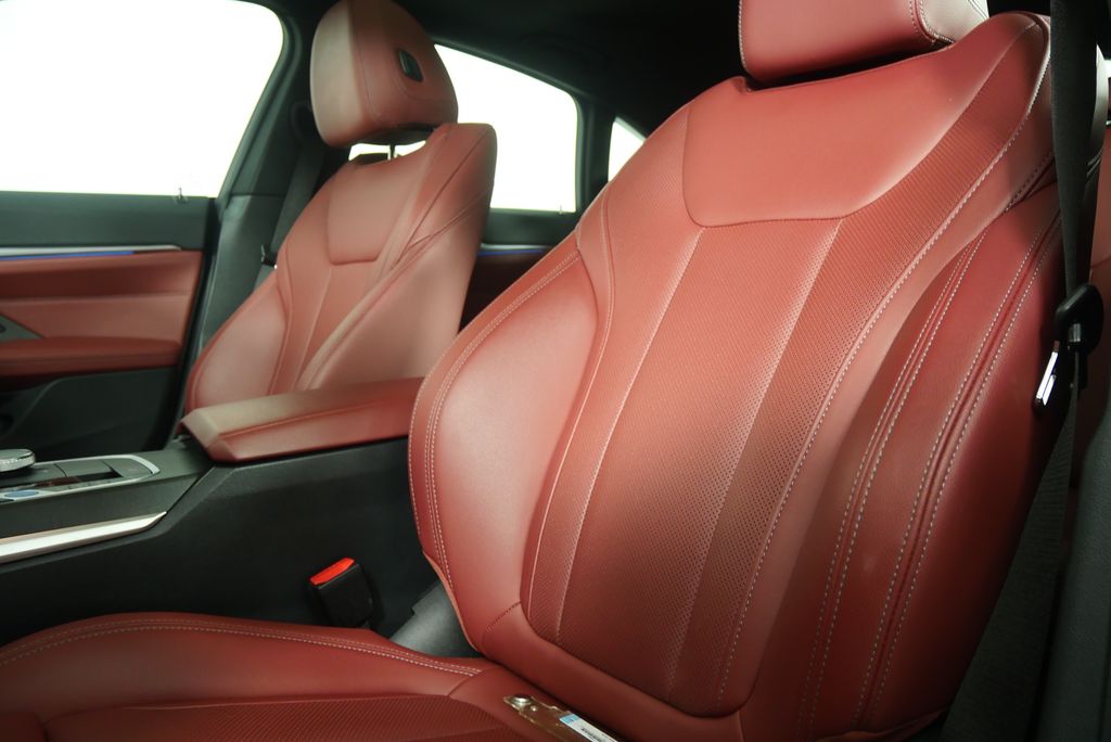 Thumbnail: 2022 BMW i4 - 13