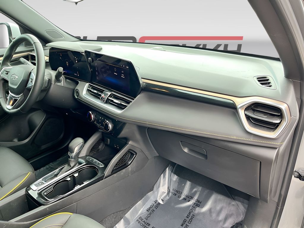 Used 2024 Gray Chevrolet ACTIV image 27