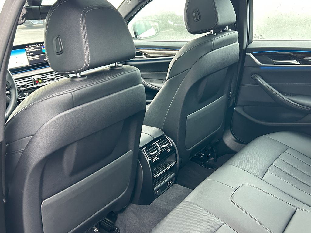 Thumbnail: 2023 BMW 5 Series - 30