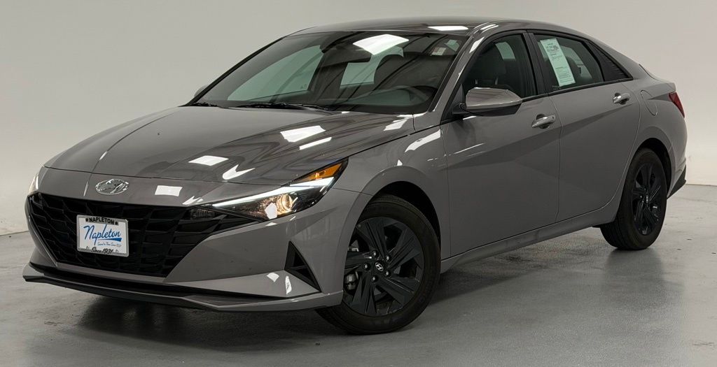 Fluid Metal 2023 Hyundai Elantra SEL FWD Sedan Front-Wheel Drive Continuously Variable Transmission