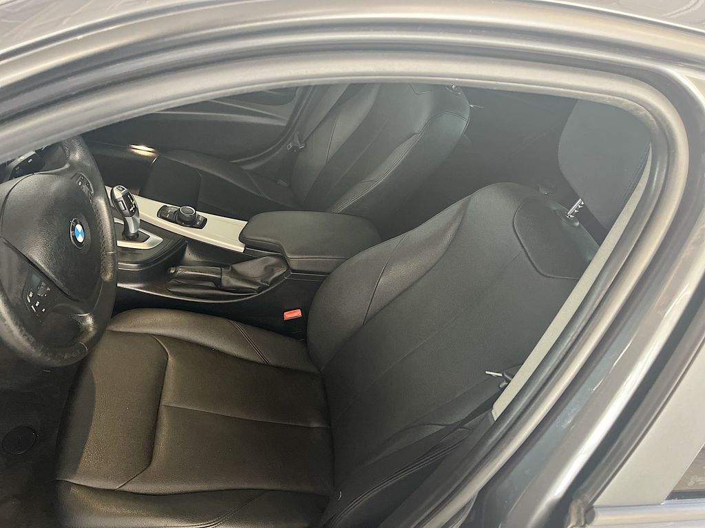 Used 2018 Gray BMW 320i image 18