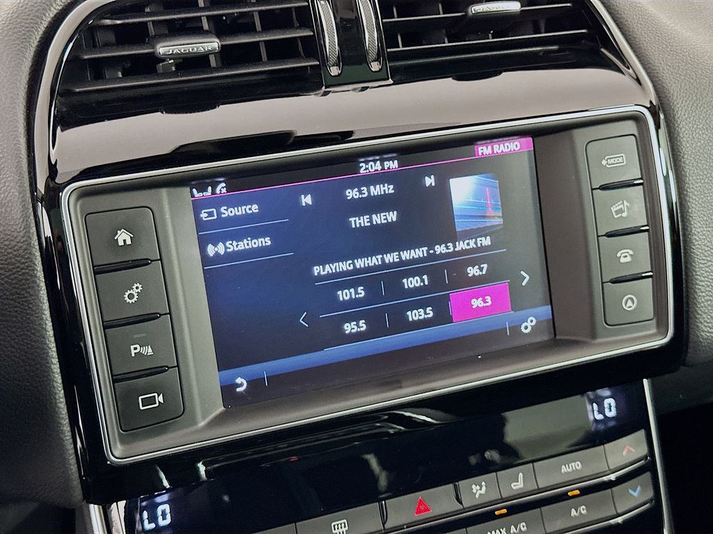 2017 Jaguar XE Prestige 15