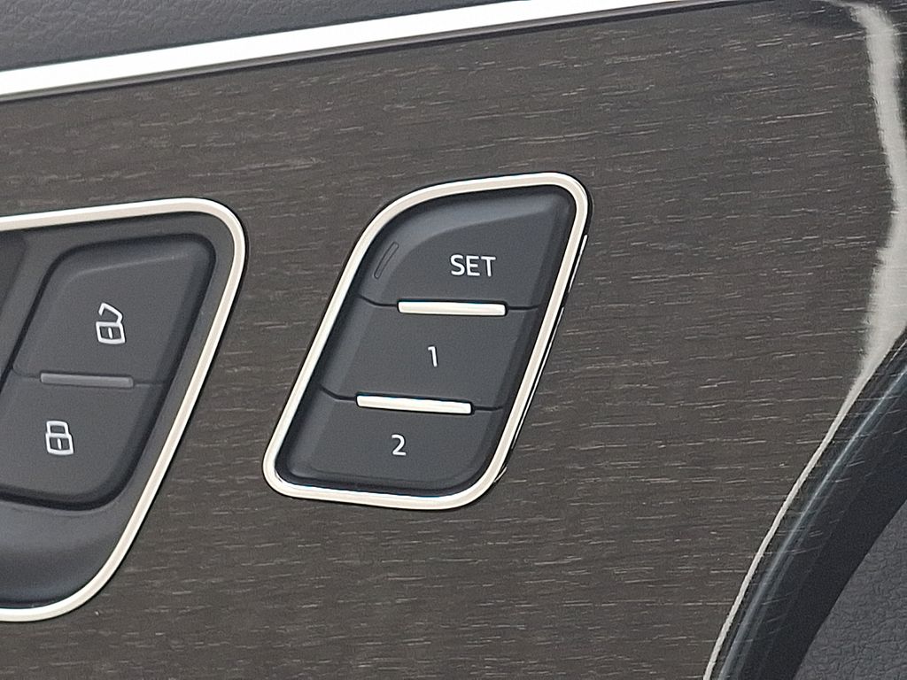 Thumbnail: 2022 Audi Q7 - 25