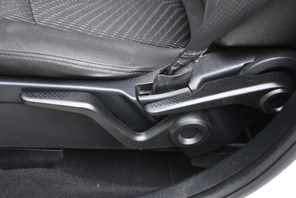 Used 2017 White Dodge SXT image 14