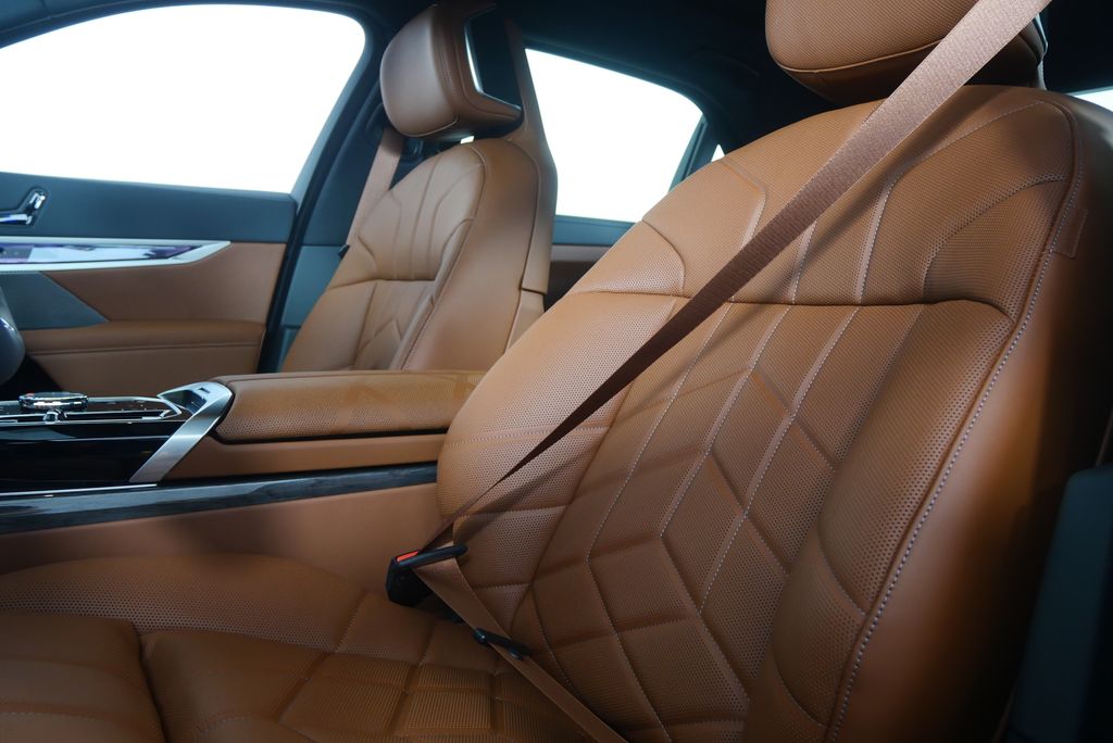 Thumbnail: 2026 BMW i7 - 10