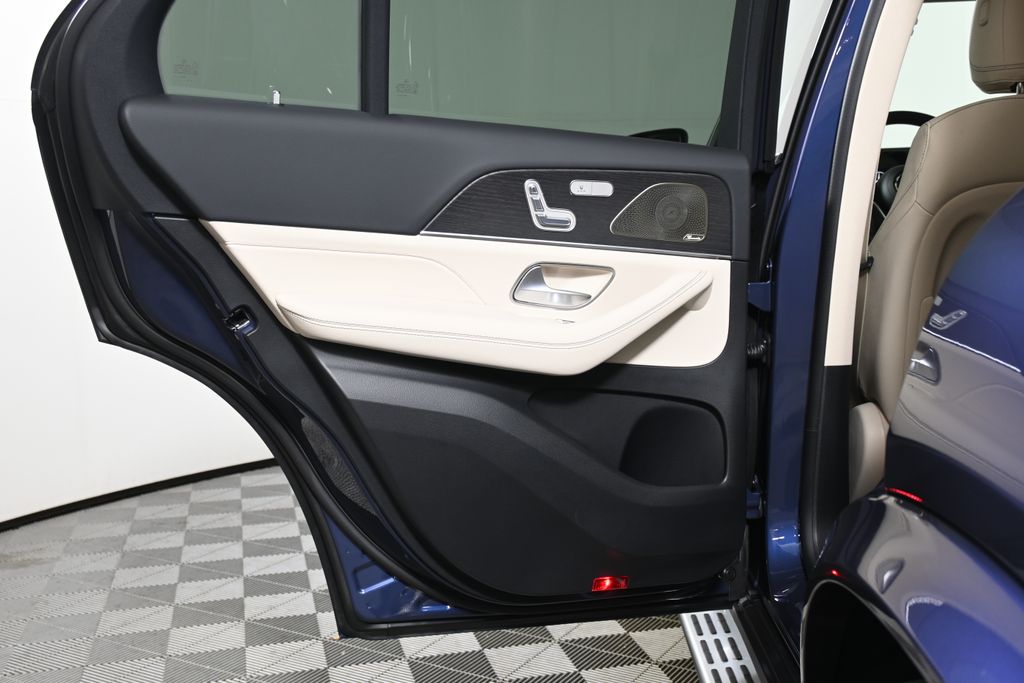 Thumbnail: 2026 Mercedes-Benz GLE - 26