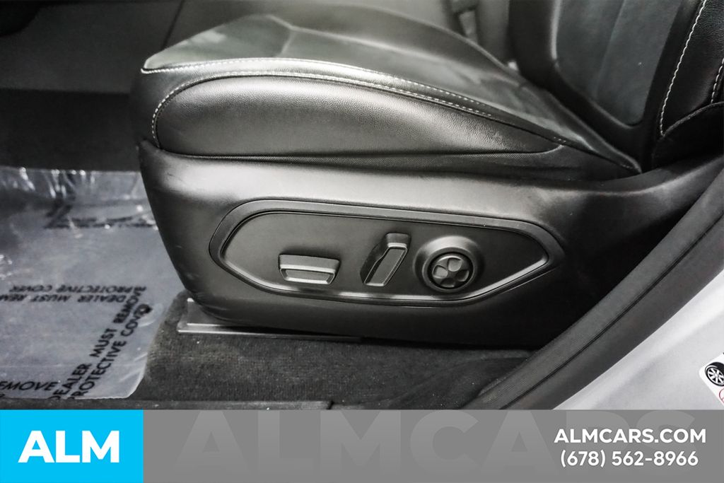 Used 2025 Silver Jeep Altitude image 33