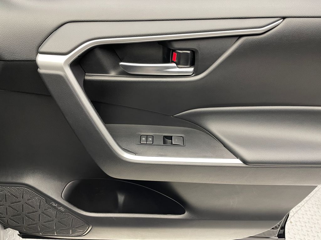 2024 Toyota RAV4 XLE 15