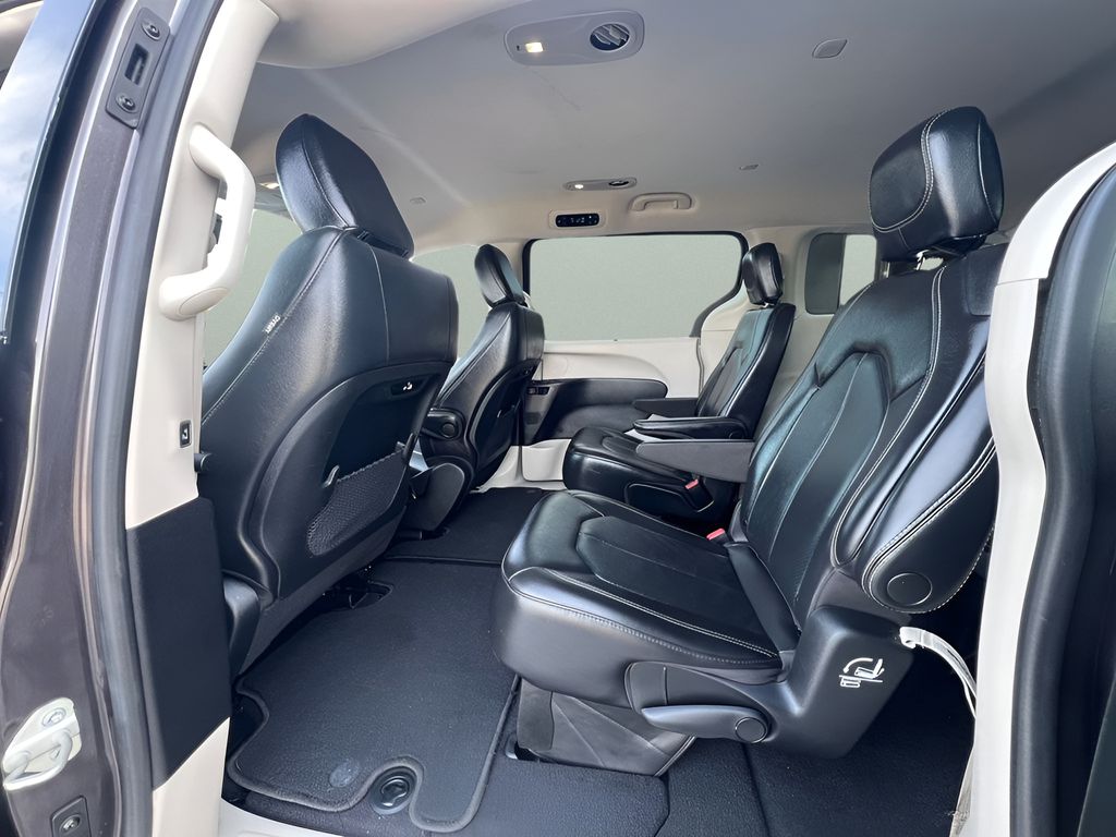 Used 2022 Chrysler Pacifica Van