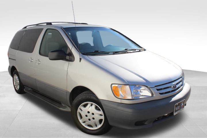 Used Car 2002 Toyota Sienna  For Sale Under $10,000 In Georgetown, Texas