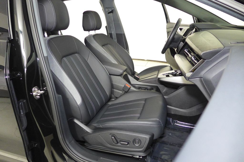 Thumbnail: 2023 Audi Q4 e-tron - 19