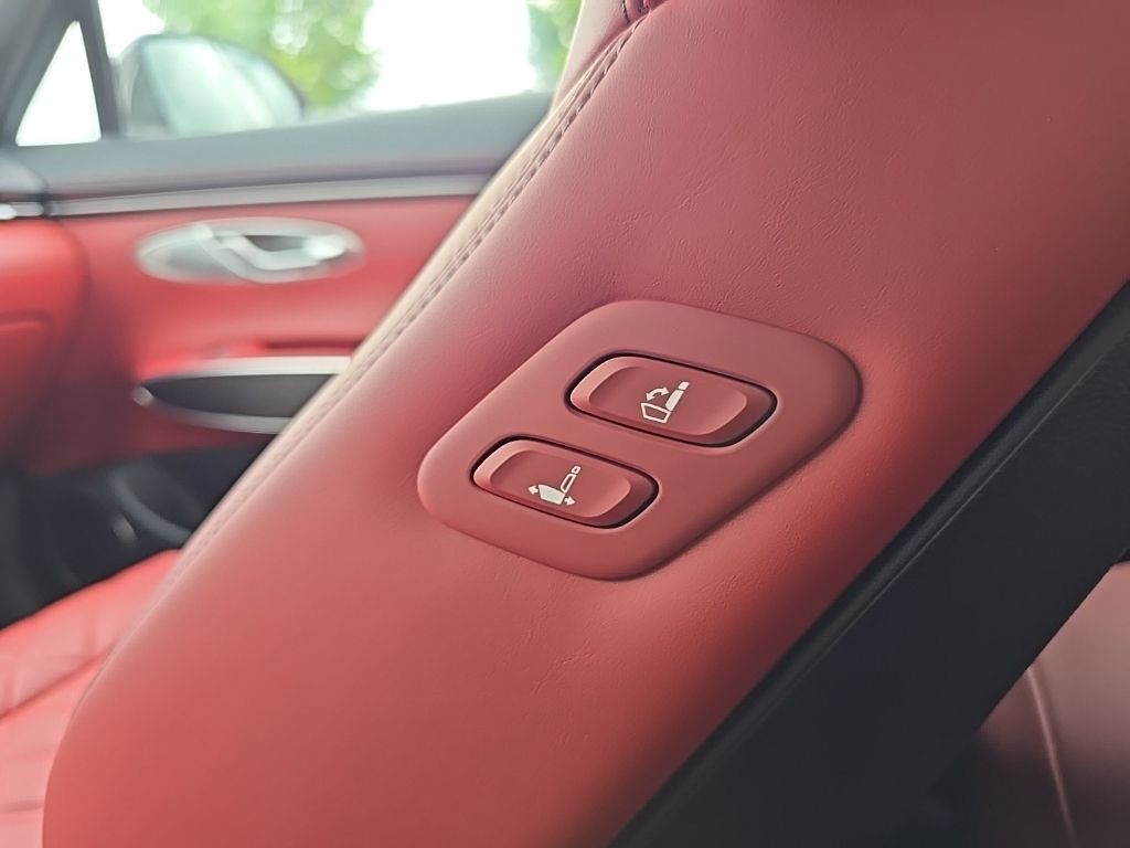 Thumbnail: 2026 Genesis GV70 - 25